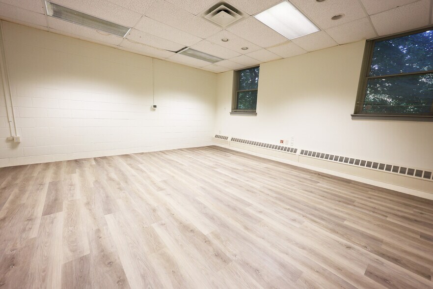 More Photos Of 3 3rd St, Bordentown Office For Lease