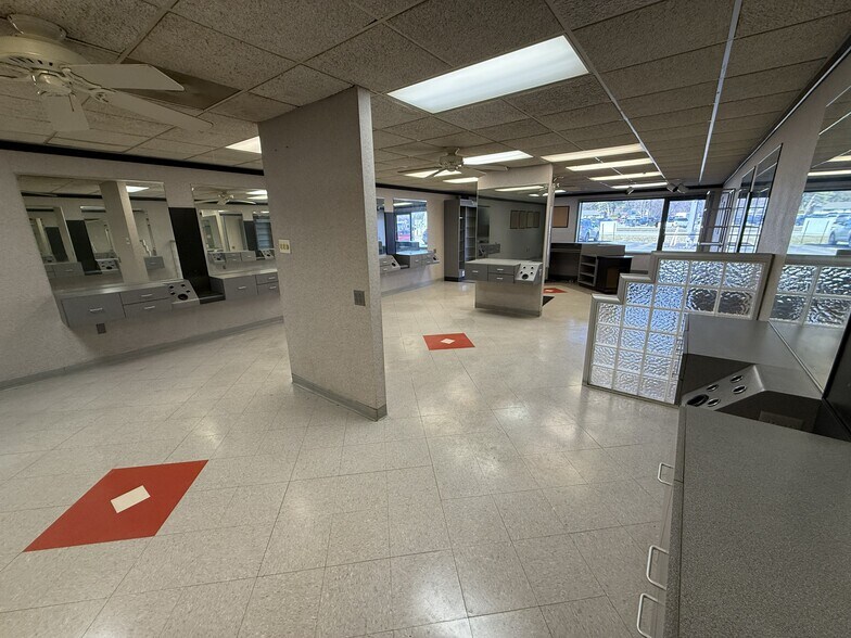 More Photos Of 1301-1315 21st St, Zion Unknown For Lease