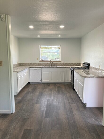 More Photos Of 170 Kelly Ridge Rd, Oroville Self Storage For Sale