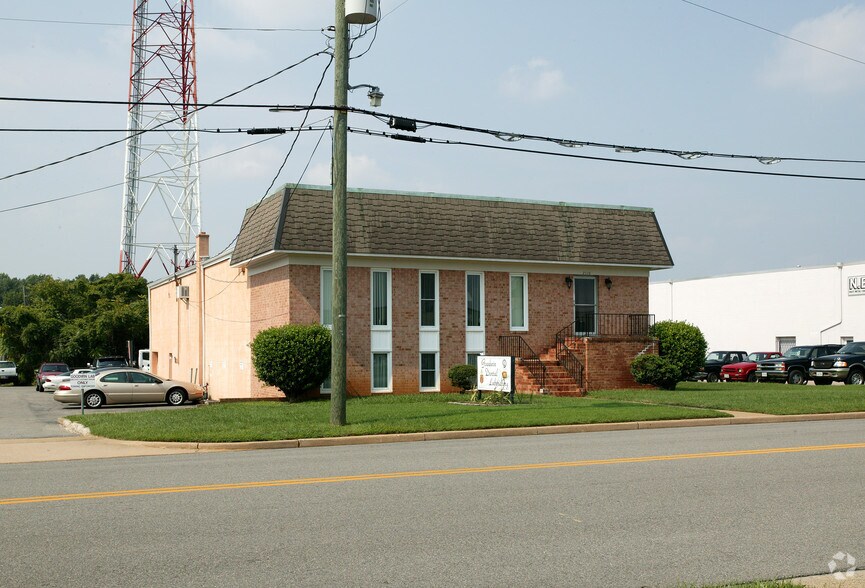 More Photos Of 2110 Maywill St, Richmond Light Distribution For Lease