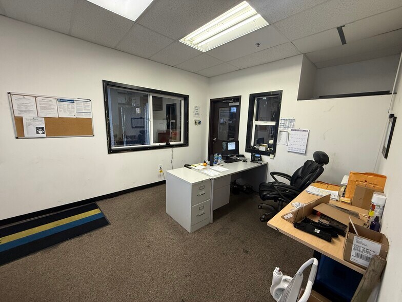 More Photos Of 3303 McDougall Ave, Everett Manufacturing For Lease