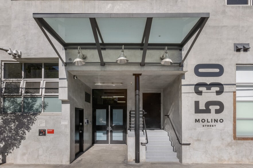 More Photos Of 500-530 Molino St, Los Angeles Office For Sale