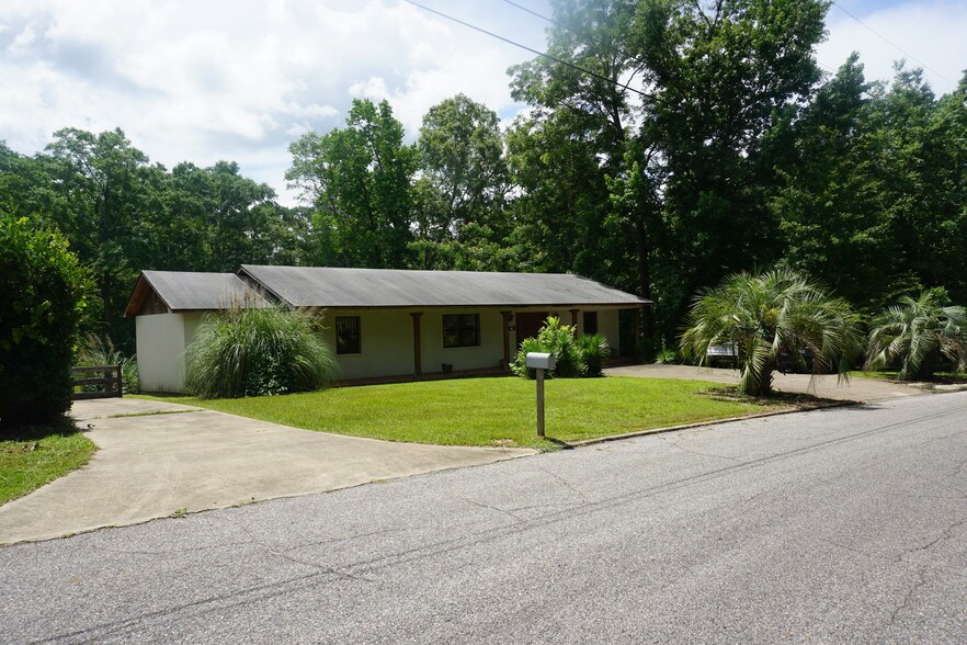 More Photos Of 403 N Main St, Evergreen Warehouse For Sale