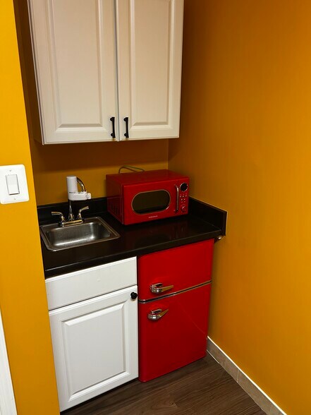 More Photos Of 18500-18540 Office Park Dr, Gaithersburg Medical For Sale