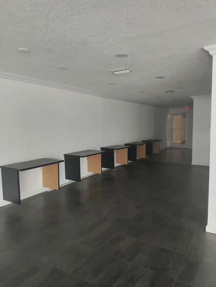 More Photos Of 4861 N Dixie Hwy, Oakland Park Office Residential For Lease