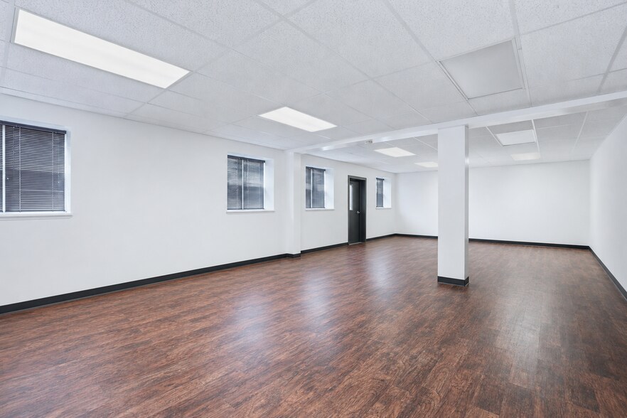 More Photos Of 118 Grand St, Kingston Freestanding For Sale