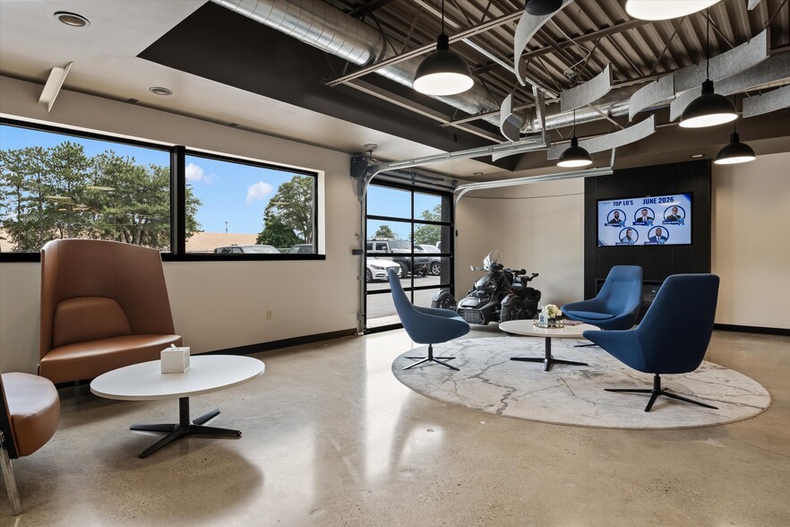 More Photos Of 29444 Northwestern Hwy, Southfield Office For Sale