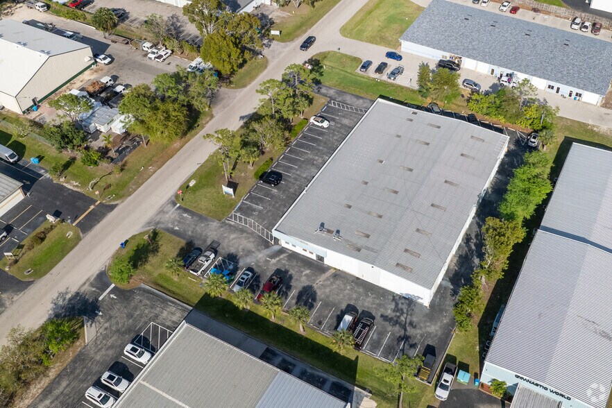 More Photos Of 5686 Youngquist Rd, Fort Myers Light Distribution For Lease