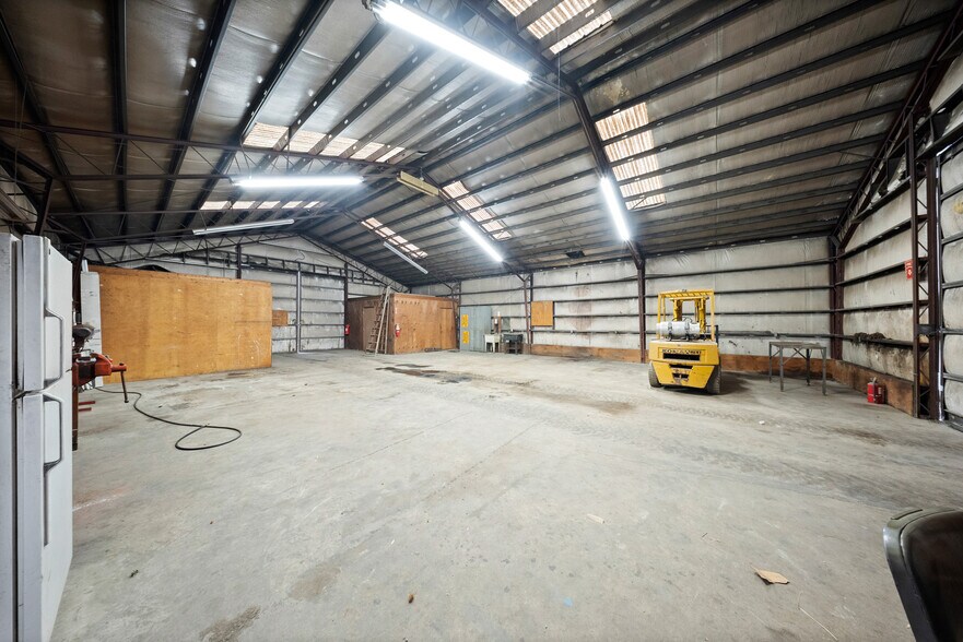 More Photos Of 100 Armco Rd, Ashland Manufacturing For Lease