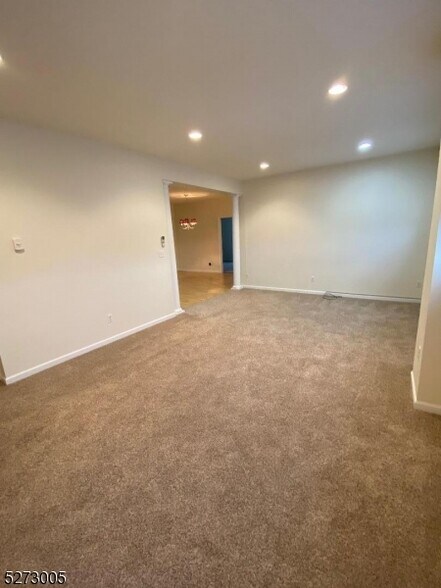 More Photos Of 207 Diamond Bridge Ave, Hawthorne General Retail For Sale