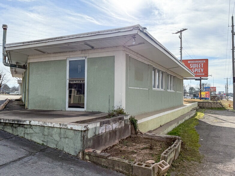 More Photos Of 4020 Midland Blvd, Fort Smith Restaurant For Lease