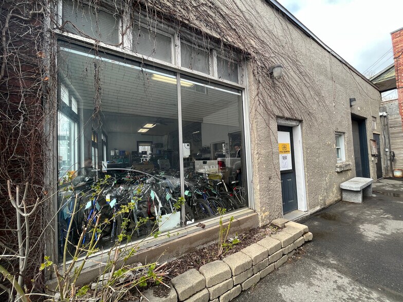 More Photos Of 473 Bronson Ave, Ottawa Storefront Retail Office For Lease