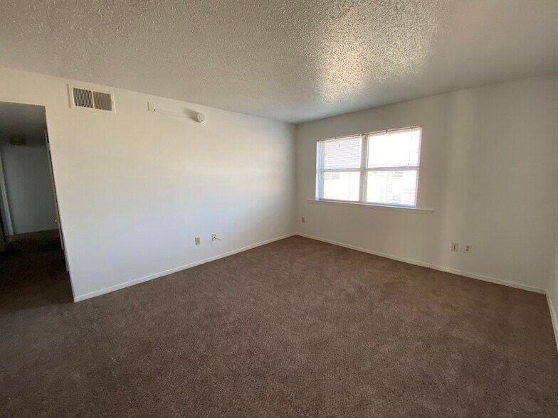 More Photos Of 500 S Leach Ave, Watonga Apartments For Sale