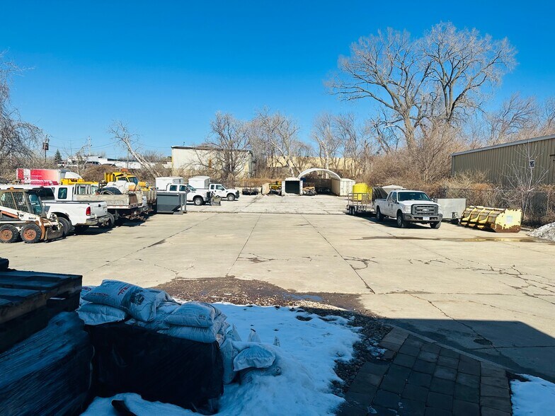 More Photos Of 2100 E Ovid Ave, Des Moines Service For Lease