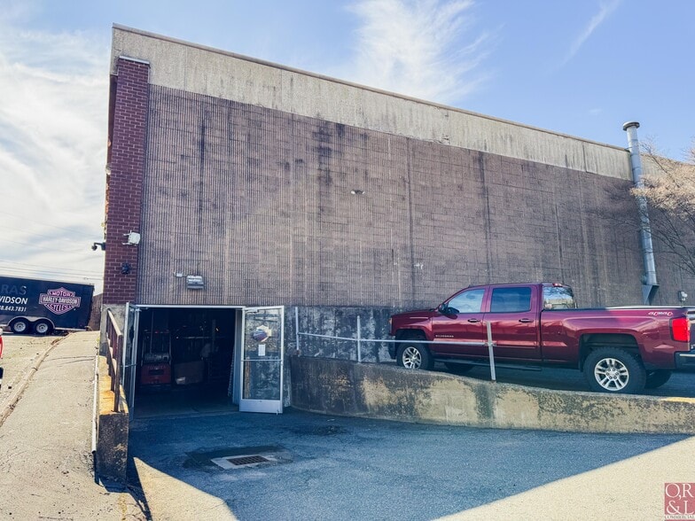 More Photos Of 400 Connecticut Blvd, East Hartford Freestanding For Lease