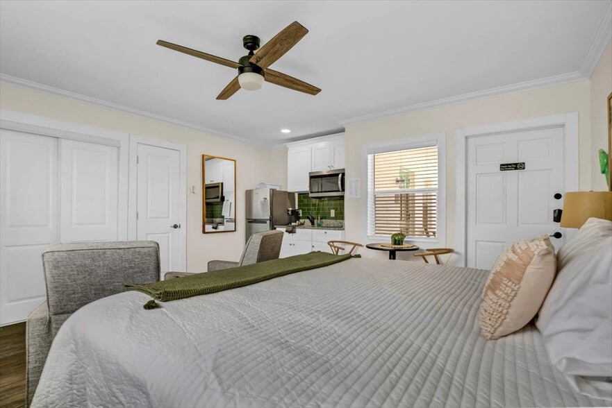 More Photos Of 1106 Main St, Safety Harbor Hotel For Sale