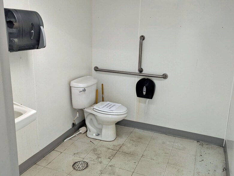 More Photos Of 151 W St Julien St, Saint Peter Freestanding For Sale