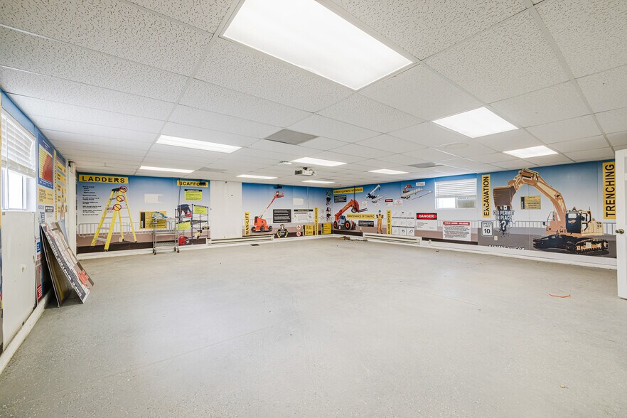 More Photos Of 824 Poplar St, Carlin Industrial For Sale