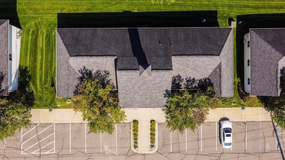 More Photos Of 208 W Highland Rd, Highland Medical For Sale