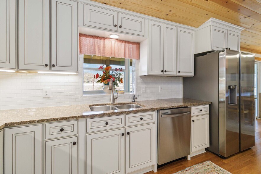 More Photos Of 165 Mari B Dr E, Center Point Flex For Sale