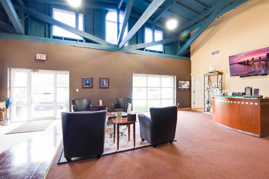 More Photos Of 122 S Calhoun St, Tallahassee Office For Lease