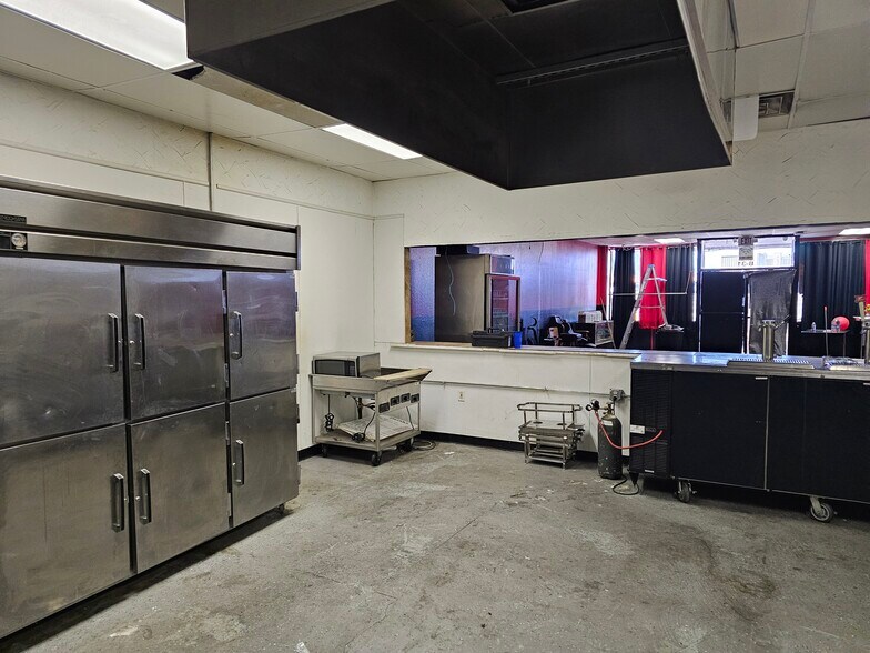 More Photos Of 953 E Sahara Ave, Las Vegas Storefront For Sale