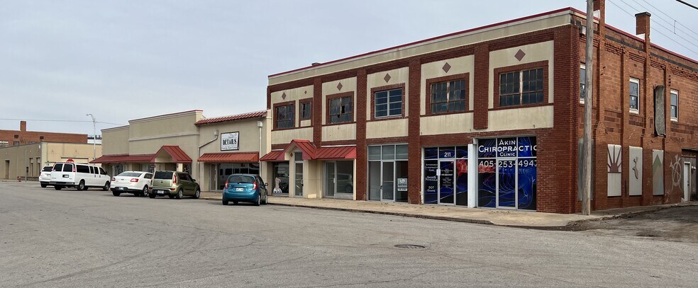 More Photos Of 209-211 S 5th St, Chickasha Storefront For Lease
