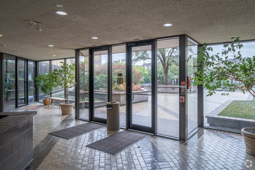 More Photos Of 2121 Sage Rd, Houston Office For Lease