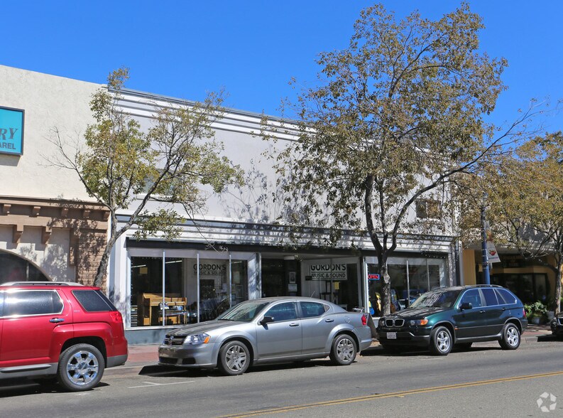 More Photos Of 810 W Texas St, Fairfield Storefront For Sale