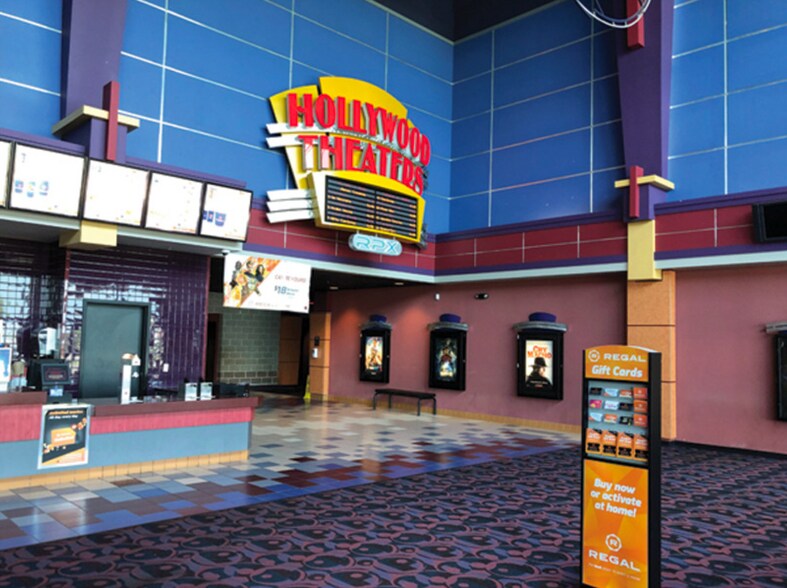 More Photos Of 2401 Jacaman Rd, Laredo Freestanding For Lease