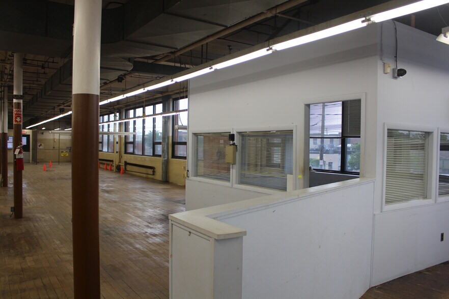 More Photos Of 735 Allens Ave, Providence Manufacturing For Lease