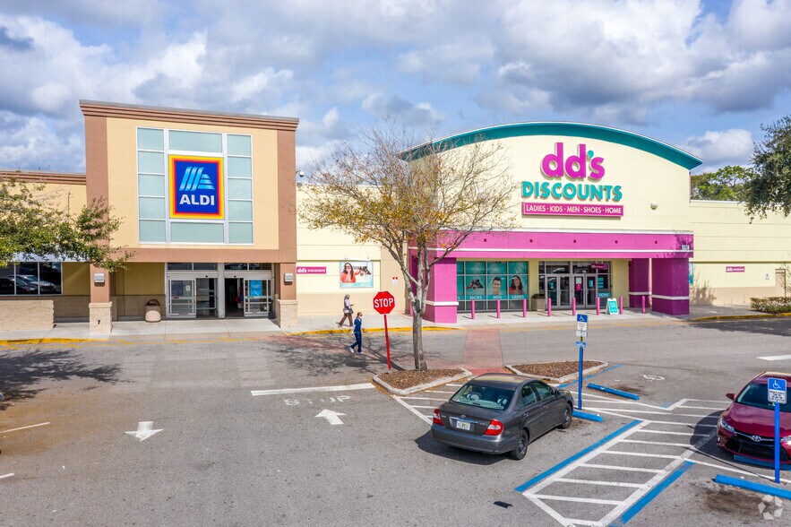 More Photos Of 10505-10543 E Colonial Dr, Orlando Unknown For Lease