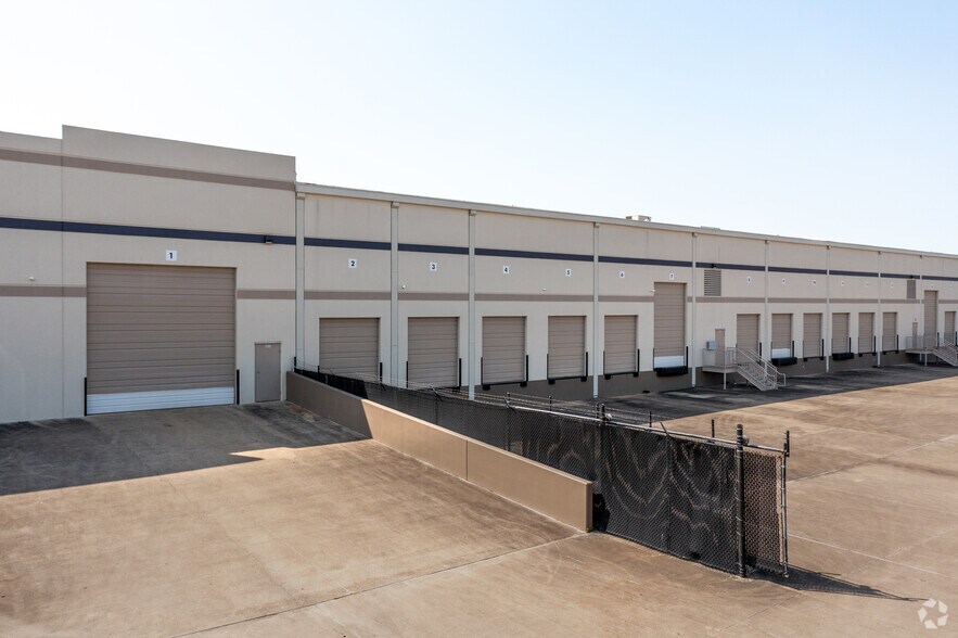 More Photos Of 1455 E Sam Houston Pky S, Pasadena Unknown For Lease