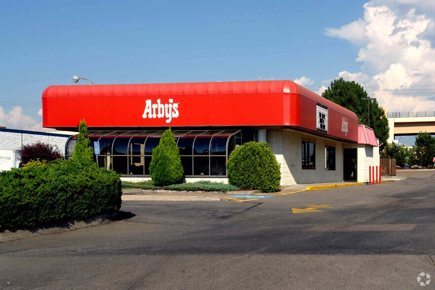 Primary Photo Of 6626 S Yosemite Ct, Englewood Fast Food For Lease