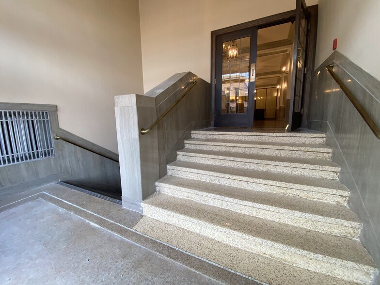 More Photos Of 1408 Strongs Ave, Stevens Point Apartments For Lease