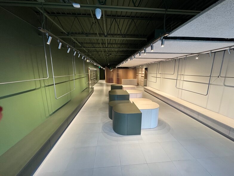 Primary Photo Of 9421 Mission Rd, Leawood General Retail For Lease