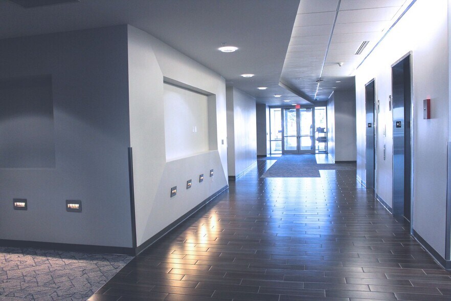 More Photos Of 18020 Burt St, Elkhorn Office For Lease