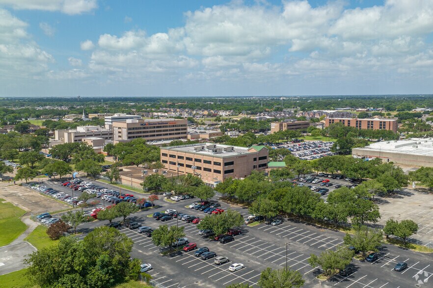More Photos Of 3333 Bayshore Blvd, Pasadena Medical For Lease