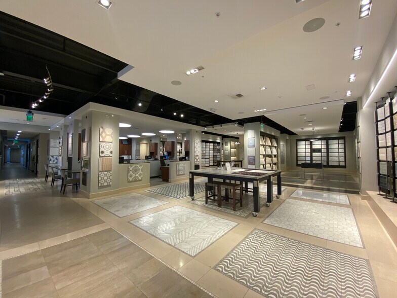 More Photos Of 16719 Schoenborn St, North Hills Warehouse For Lease