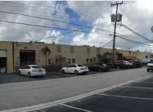 More Photos Of 2402-2406 W 8th Ct, Hialeah Warehouse For Lease