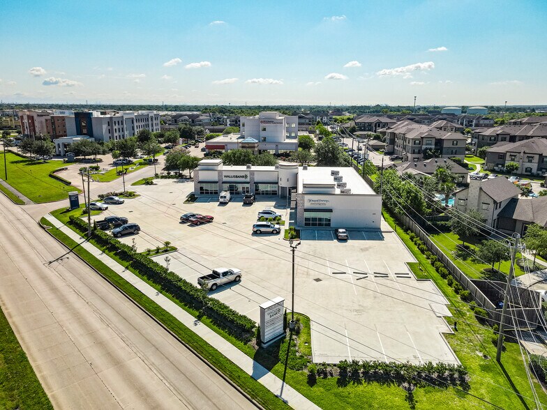 More Photos Of 4805 E Sam Houston Pky S, Pasadena Office For Sale