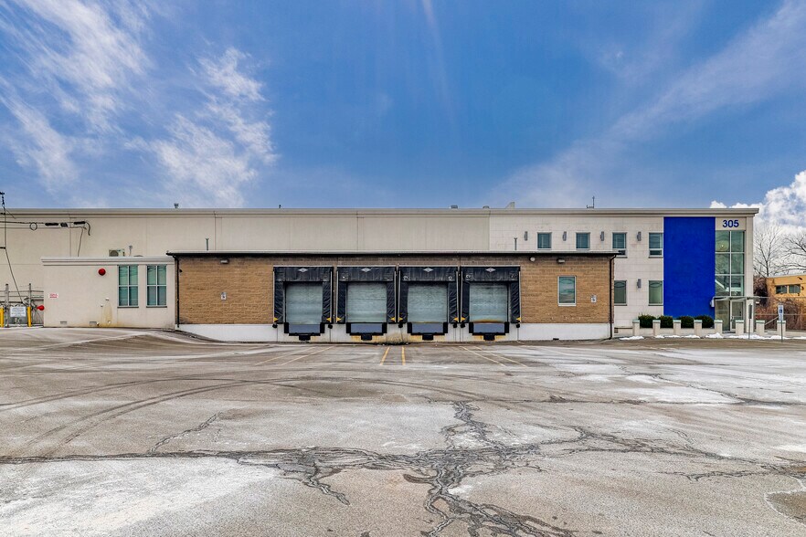 More Photos Of 305 Veterans Blvd, Carlstadt Warehouse For Lease