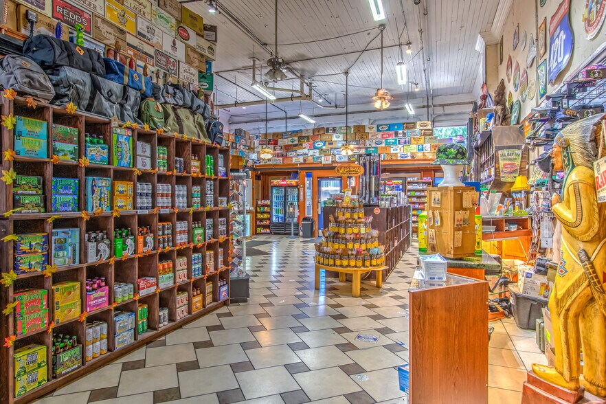 More Photos Of 305 8th St, Augusta Freestanding For Lease