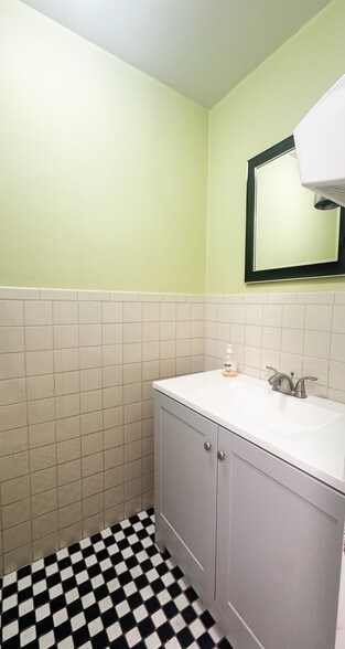 More Photos Of 36-12 34th Ave, Long Island City Office For Lease