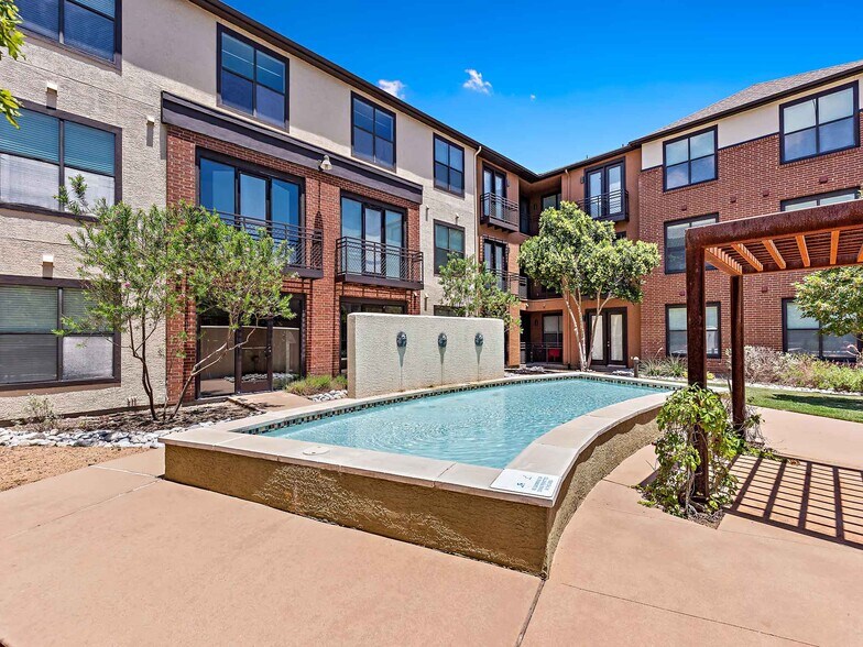 More Photos Of 2000 E Arapaho Rd, Richardson Apartments For Lease