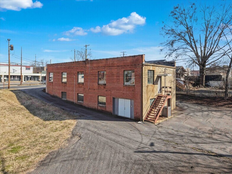 More Photos Of 729 1st Ave SW, Hickory Office For Sale
