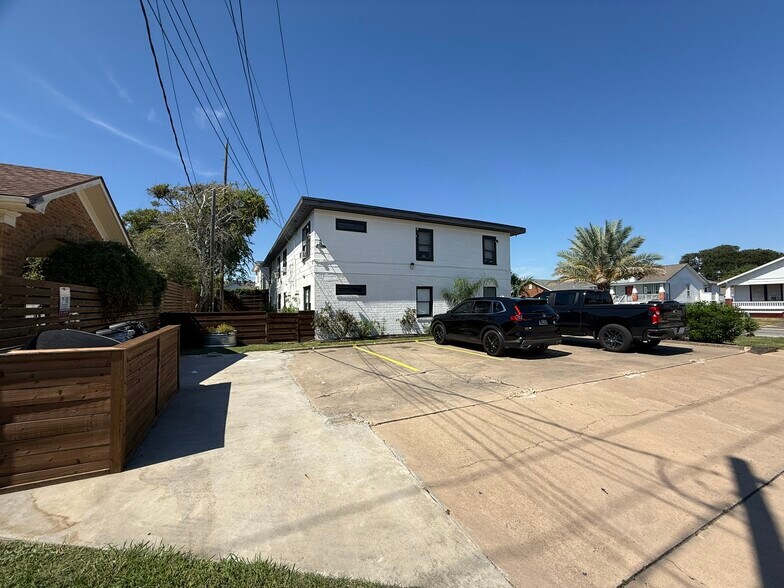More Photos Of 5103 Avenue O, Galveston Apartments For Sale