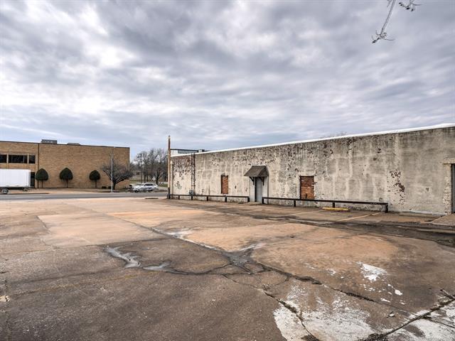 More Photos Of 800 W Okmulgee St, Muskogee Light Distribution For Sale