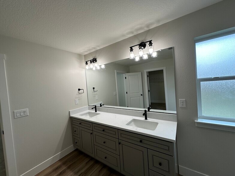 More Photos Of , Kelso Multifamily For Sale