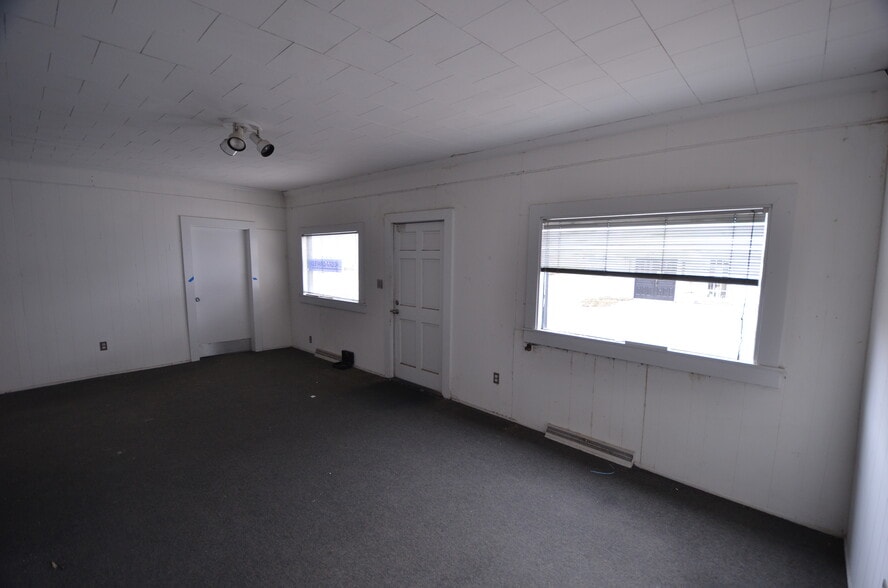 More Photos Of 627 Brookstown Ave, Winston-Salem Light Distribution For Sale